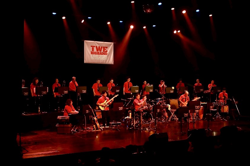 TWEBIGBAND